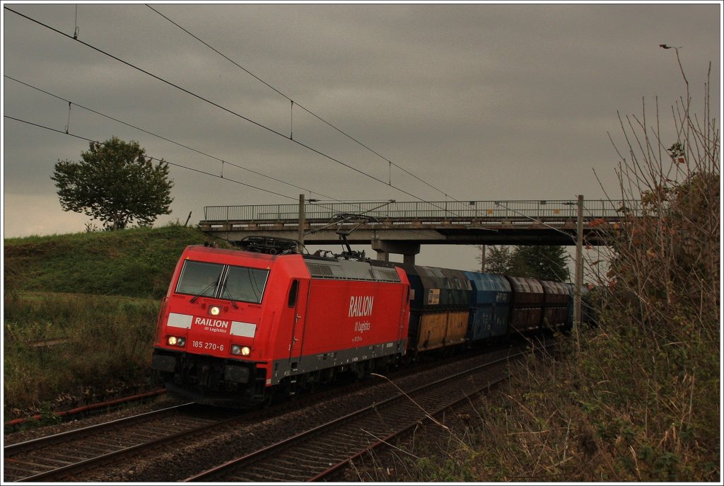 185 270 mit dem PKP Kohlezug gen Regensburg am 29.09.2010 in Kfering) 