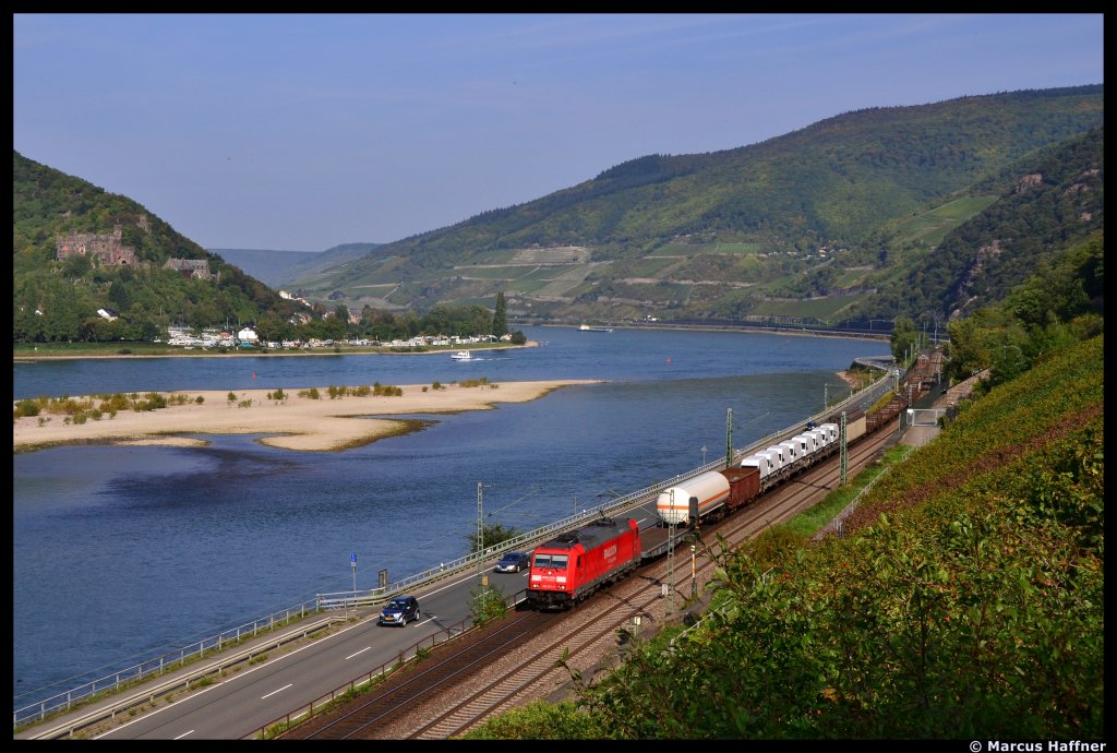 185 272-2 im Rheintal bei Assmanshausen am 24. September 2011.