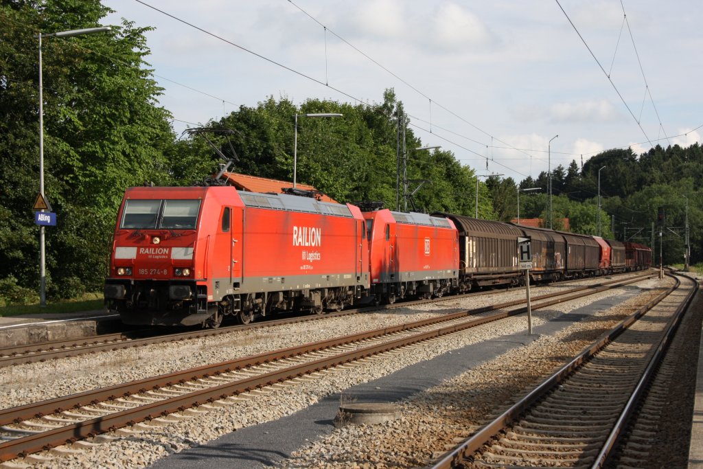 185 274 mit einem Gterzug am 30.07.2010 in Aling.