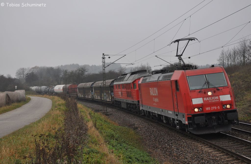 185 275 + 233 511 am 12.11.2011 mit Gterzug bei Plling
