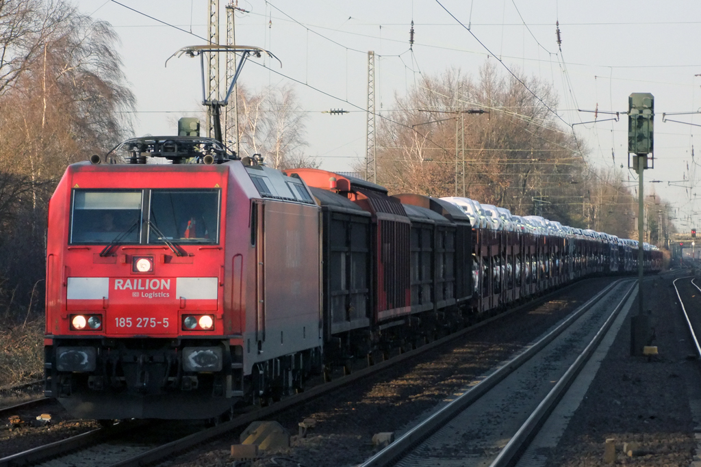 185 275-5 bei der Durchfahrt in Recklinghausen-Sd 7.2.2011