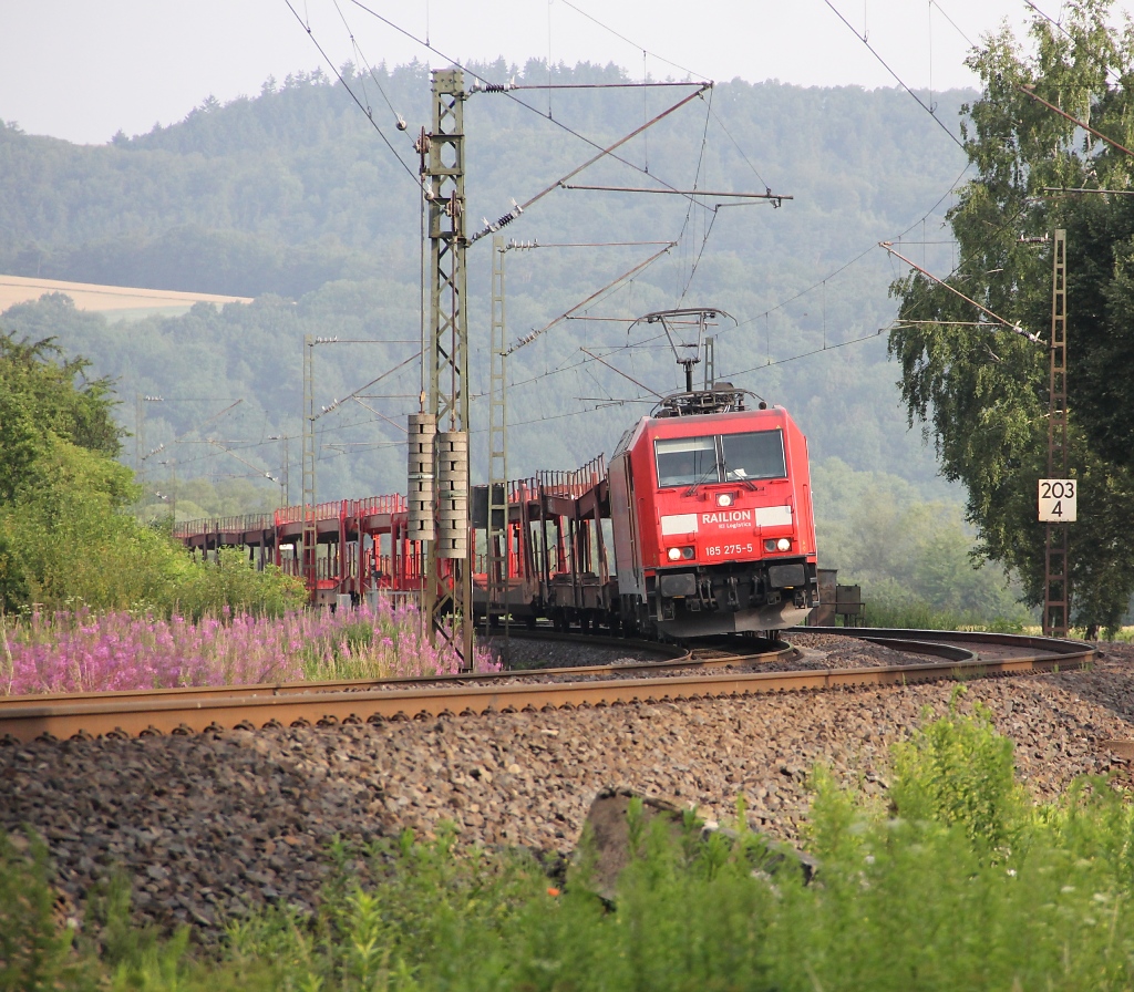 185 275-5 mit leeren Autotransportwagen am noch jungen Morgen des 06.07.2011 vor Eschwege West.