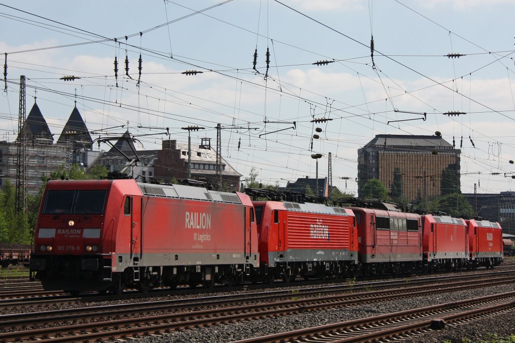 185 278 am 13.5.12 mit 189 075,151 059,185 349 und 185 302 bei der Durchfahrt durch Ratingen-Lintorf.