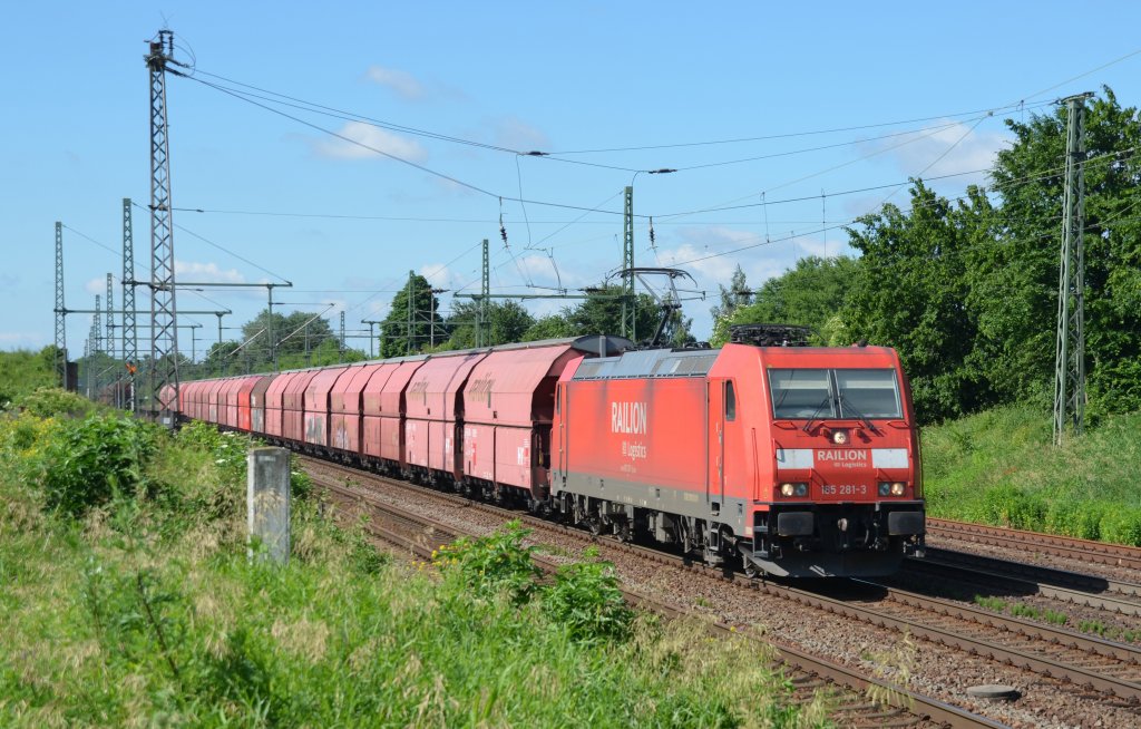 185 281 zog am 22.06.13 einen Kalkzug aus Richtung Weimar kommend durch Grokorbetha.