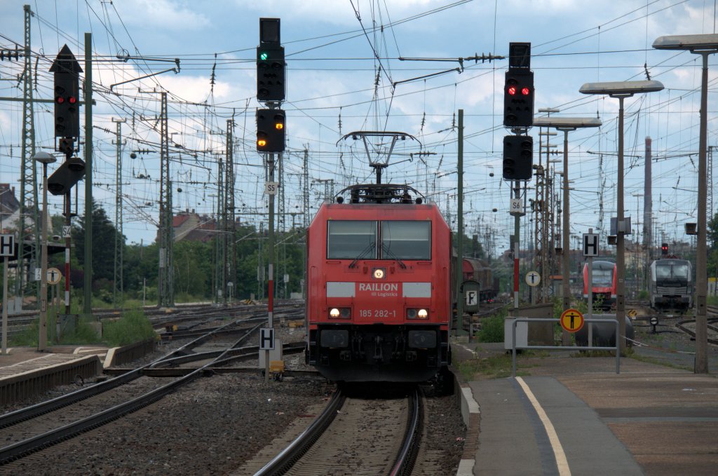 185 282 am 15.06.13 bei der Durchfahrt Frth Hbf