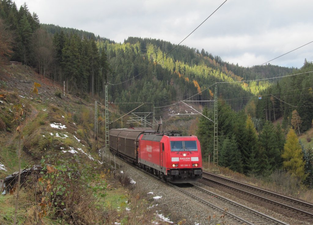 185 286-2 mit EZ 51713 am 02. November 2012 bei Ludwigsstadt.