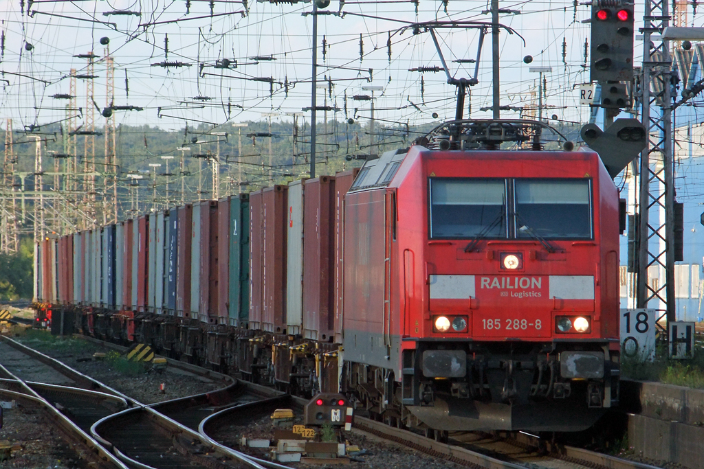 185 288-8 bei der Durchfahrt in Osnabrck 4.9.2010