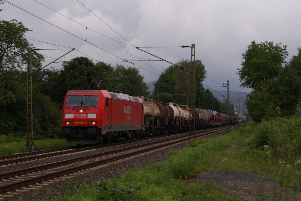 185 289-6 mit einem gemischtn Gterzug zwischen Bad Honnef und Unkel am 02.06.2011