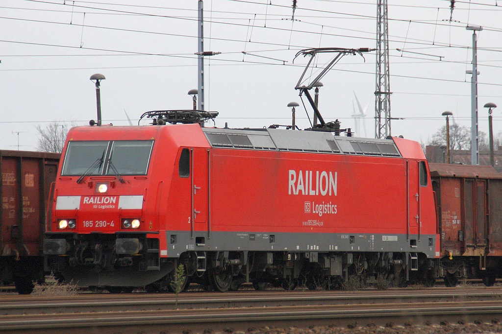 185 290 rollt zum Abstellplatz in Angerm�nde 27.11.2010