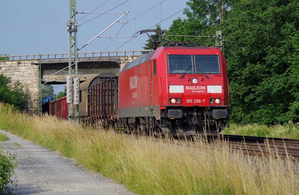 185 298 DB Schenker mit gemischten Gterzug am 06.07.2013 in Johannisthal. 