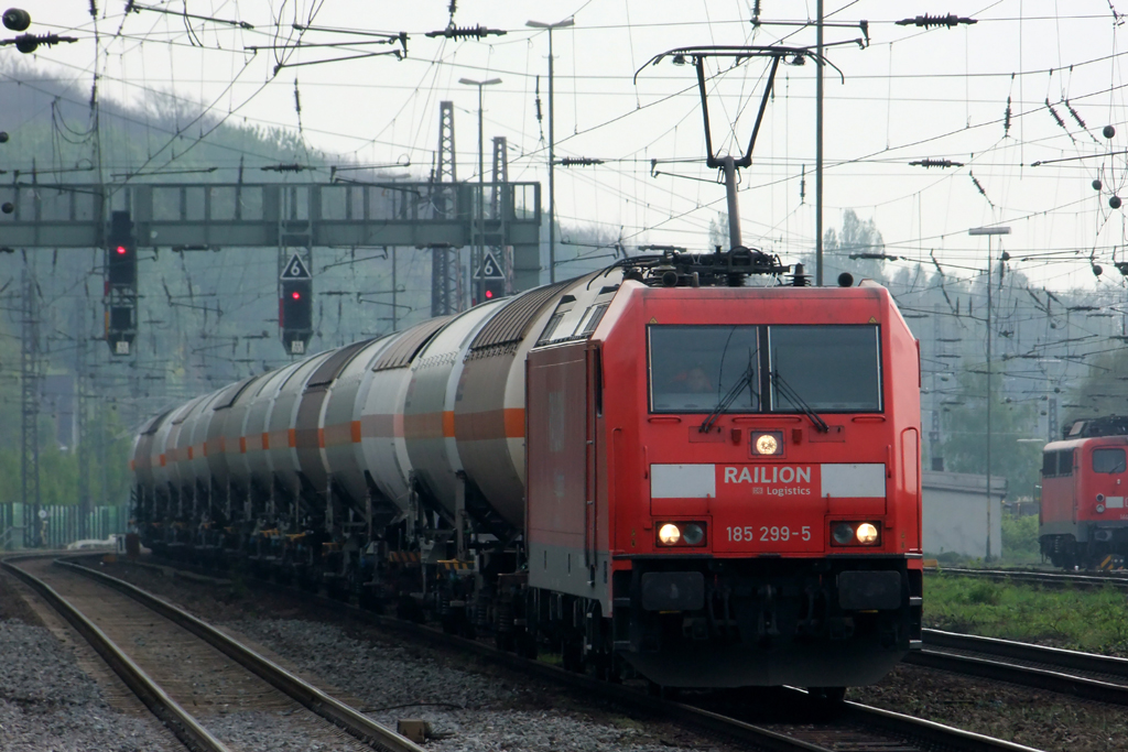 185 299-5 in Oberhausen Osterfeld-S�d 28.4.2012