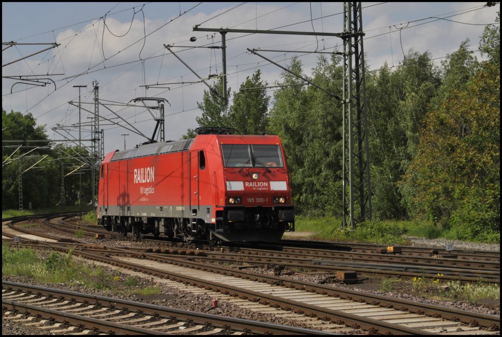 185 300-1, am 25.05.2010 in Lehrte, Viele Gr��e an den TF.