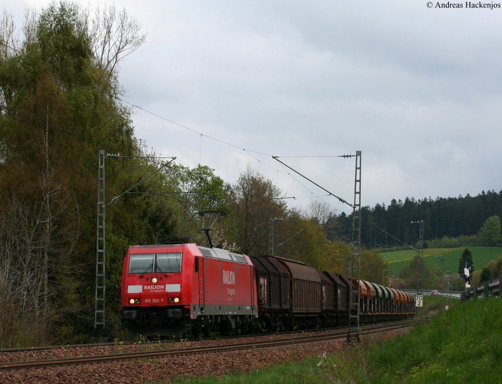 185 302-7 mit dem FZT 55834 (Villingen-Offenburg Gbf) am km 70,0 21.5.10