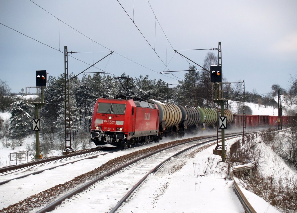 185 305 am 18.12.2010 unterwegs bei Laaber