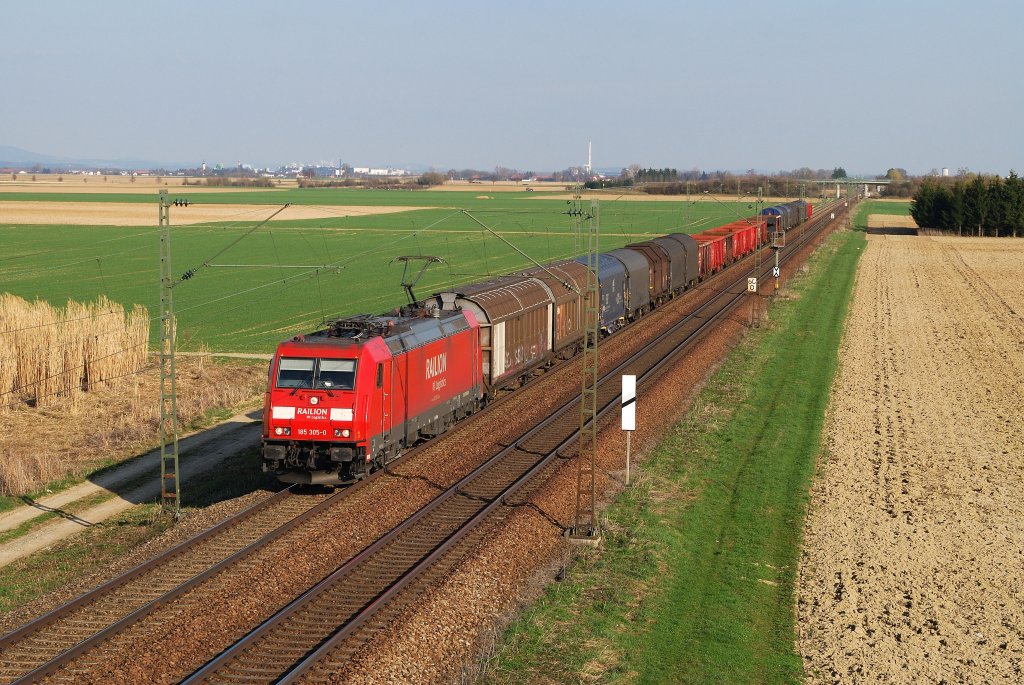 185 305 mit Gterzug bei Stephansposching (06.04.2010)