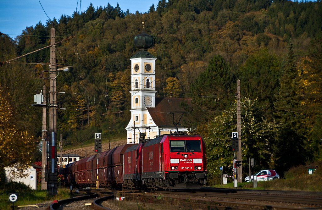 185 305 und Schwesterlok am 08.10.10 mit Erz nach Linz in Wernstein.