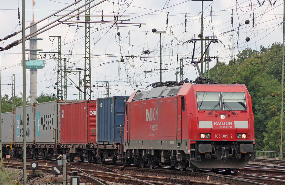 185 309-2 mit einem Gterzug bei der Einfahrt in Kln Gremberg, 5.8.10