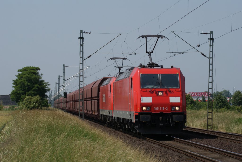 185 318-3 + 185 055-1 mit einem Kohlezug in Neuss Allerheiligen am 23.06.2010