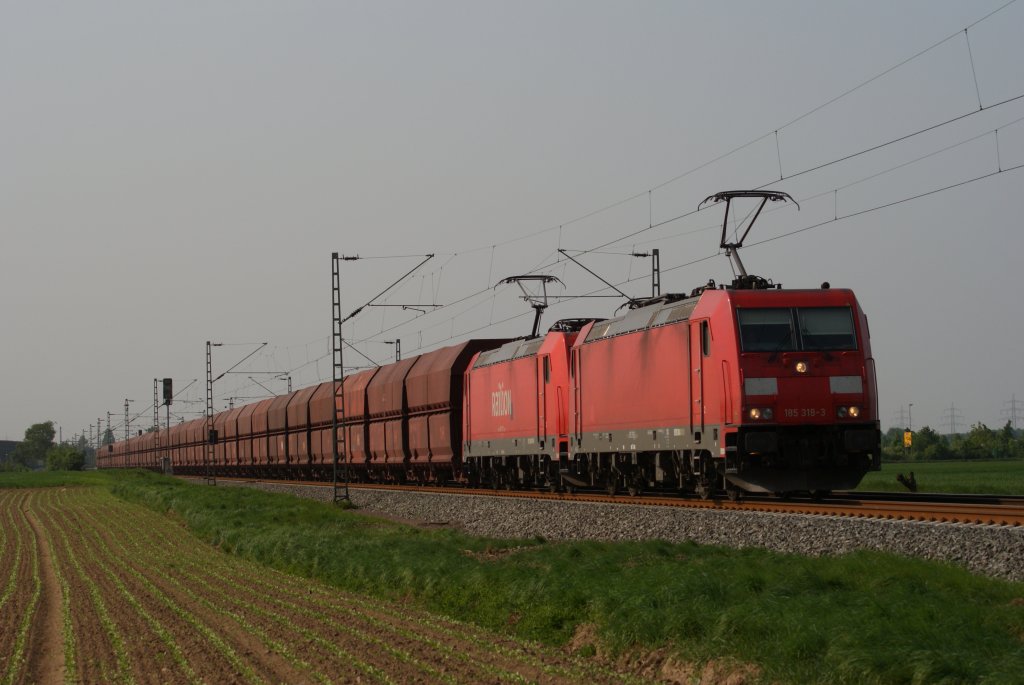 185 318-3 + 185 217-7 mit einem Kohlezug in Neuss-Allerheiligen am 30.04.2011