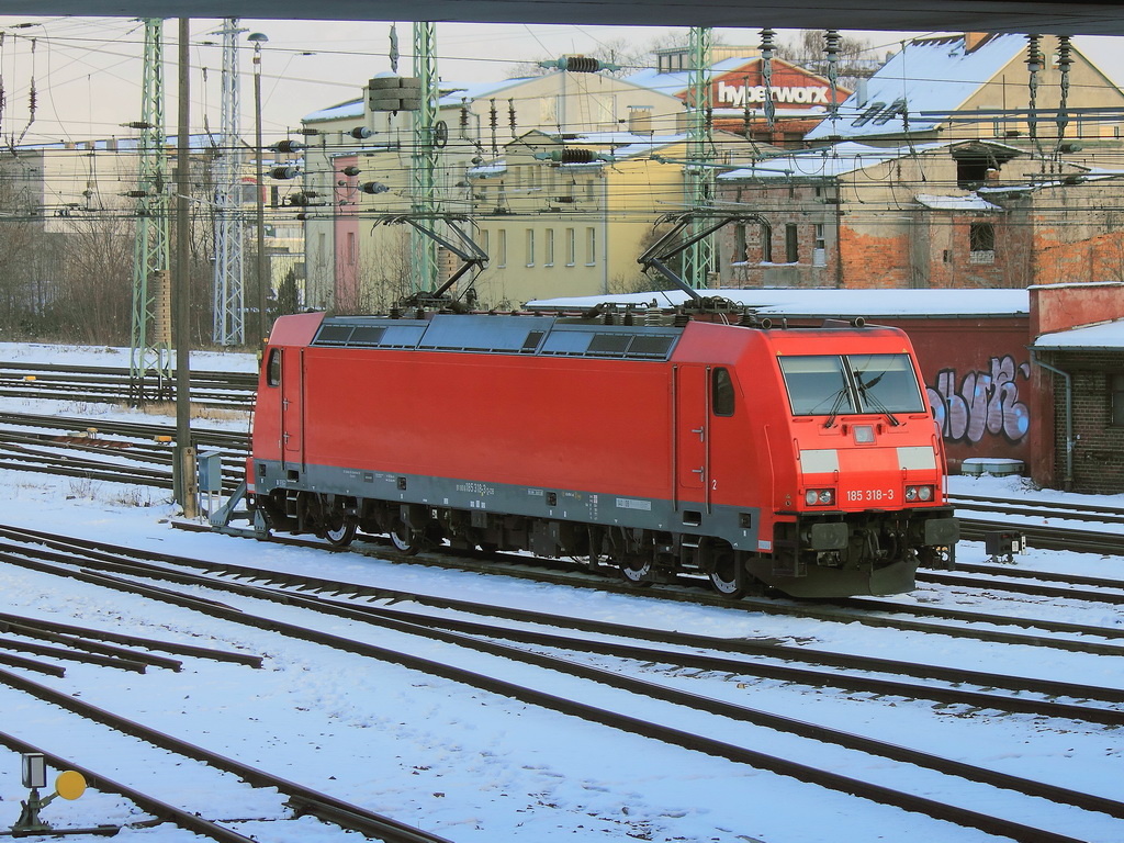 185 318-3 am 16.Mrz 2013 in Cottbus Hauptbahnhof. 