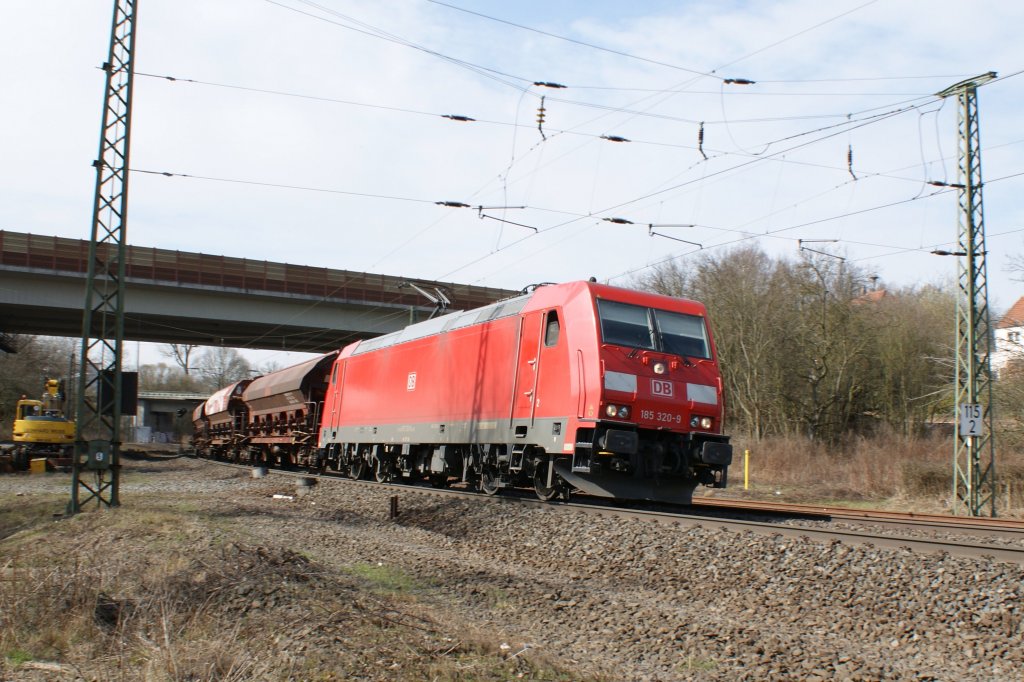 185 320-9 mit einen Kali-Zug Richtung Bebra am 26.03.2010