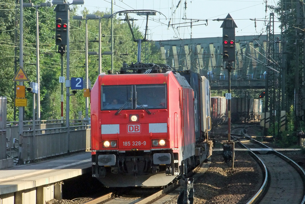 185 328-9 in Recklinghausen-Sd 20.8.2010