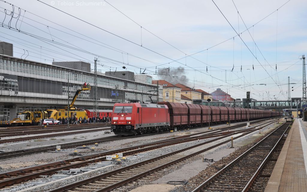 185 340 mit leerem Erzzug am 14.10.2012 in Regenburg