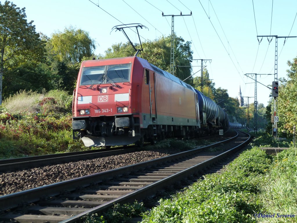 185 343 durchfhrt mit einem Kesselwagenzug Dresden Cotta.
16.10.11