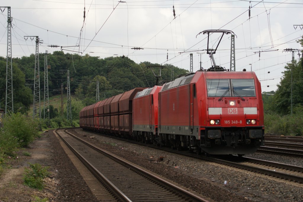 185 349-8 + 185 372-0 mit einem Kohelzug in K�ln West am 27.07.2010