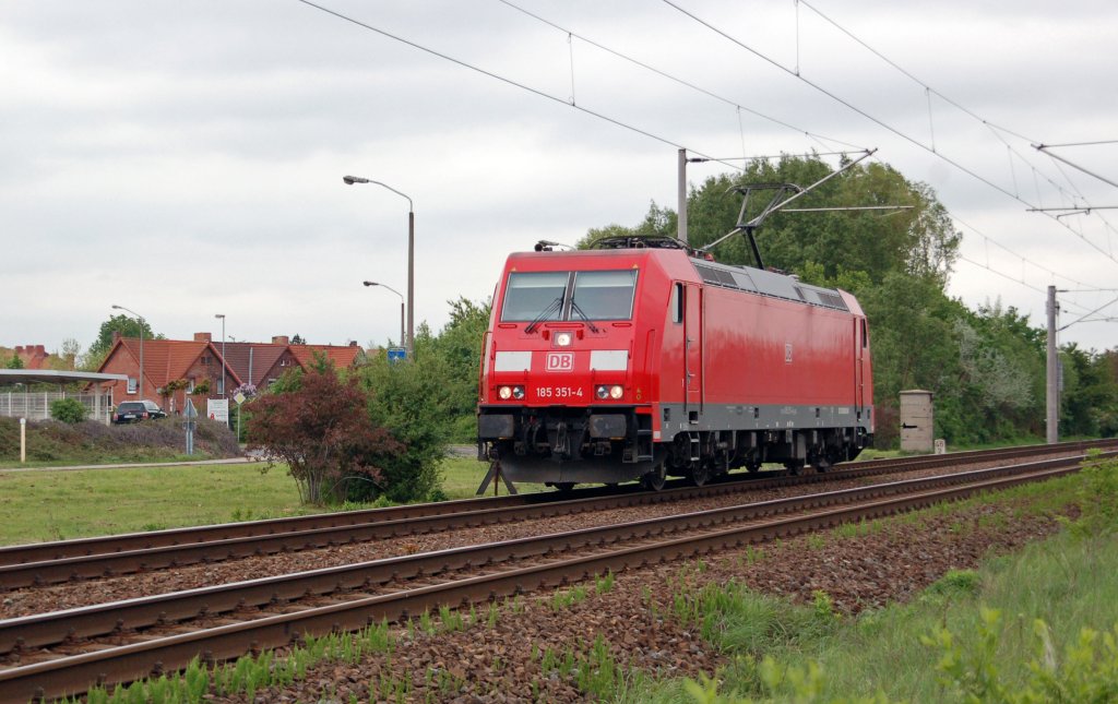 185 351 durchfuhr am 02.05.11 Lz Greppin Richtung Bitterfeld.