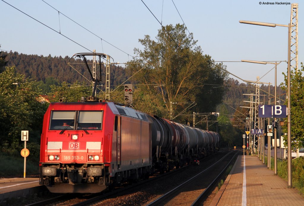 185 353-0 mit dem CS 61761 (Karlsruhe Knielingen-Schwenningen Rammelswiesen) bei der Durchfahrt St.Georgen (Schwarzw) 13.5.11