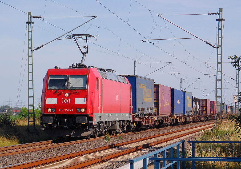 185 356-3 kommt am 17.8.2012 mit dem Auto Walther Zug bei Allerheiligen vorber gefahren in Richtung Neuss.