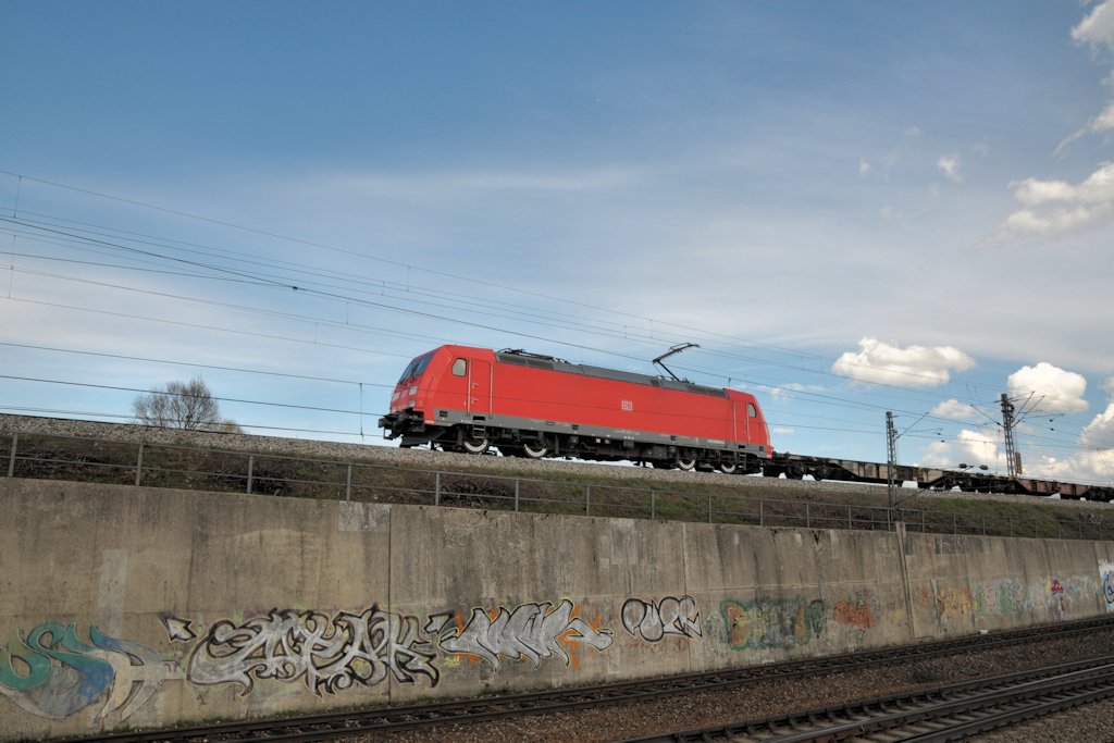 185 362 am 19.04.12 auf dem Weg nach M�nchen bei Trudering