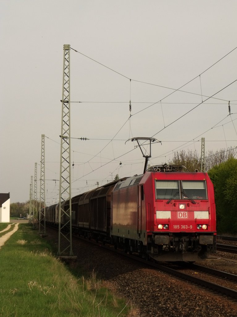 185 363 -9 kurz vor Rotem Singal in Mangolding am 23.04.2010.