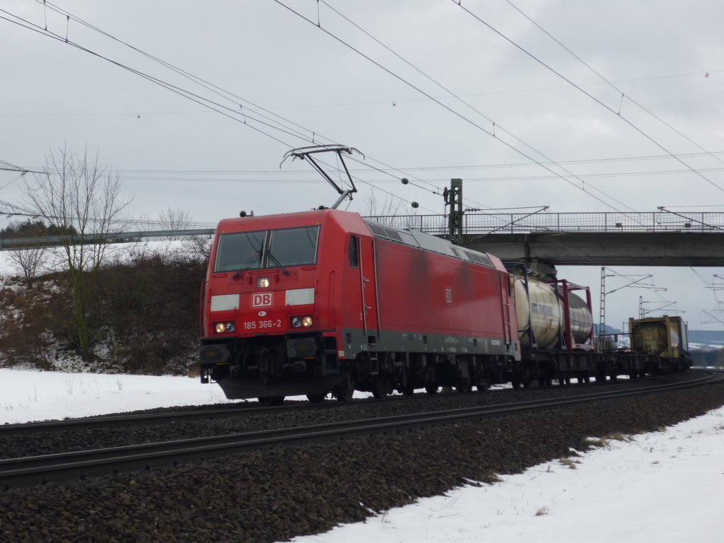 185 366-2 mit Gz, zwischen Gemnden (Main) und Karlstadt (Main), am 03.02.2010