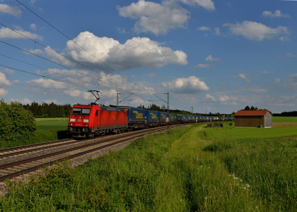 185 366 mit einem KLV am 28.05.2013 bei Batzhausen.
