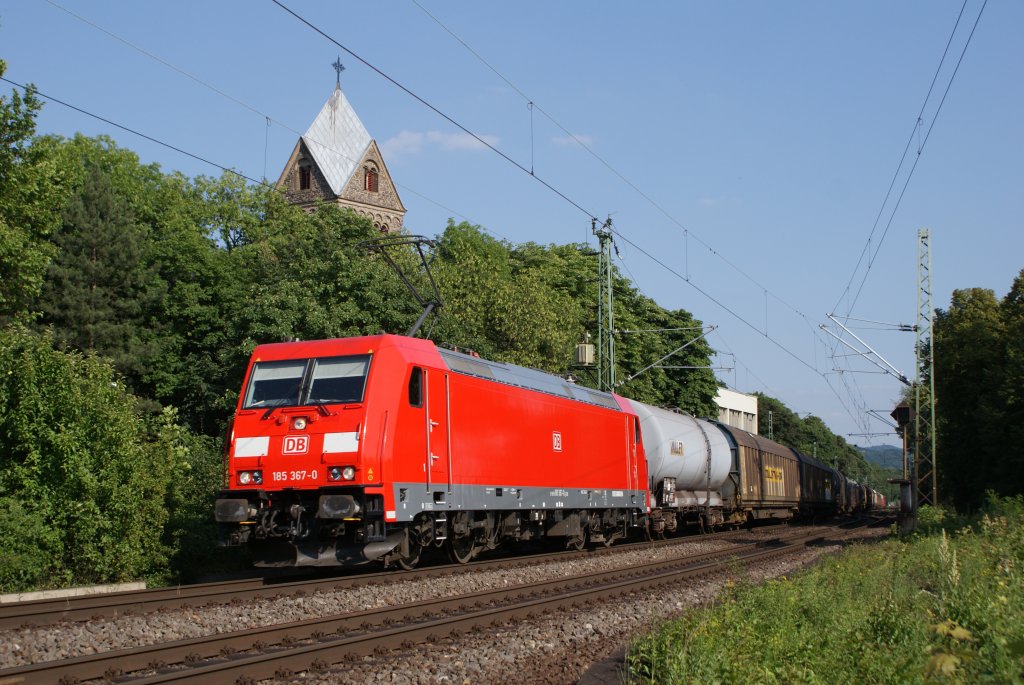 185 367-0 mit gem. Gz bei der Durchfahrt durch Bonn-Oberkassel am 26.06.10 