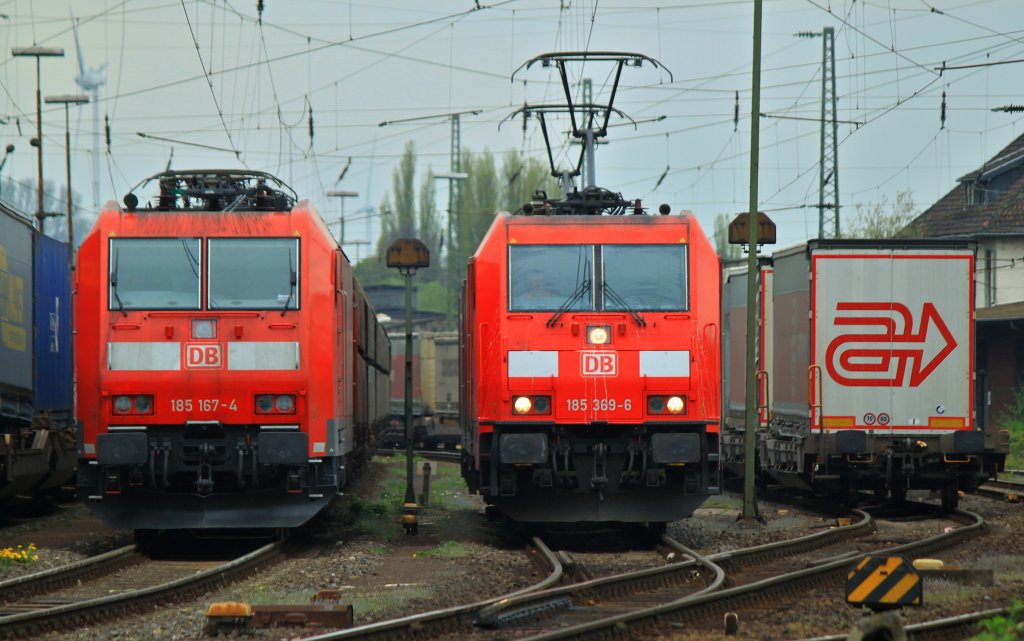185 369-6 und 185 854-0 rangieren am 29.04.2012 in Aachen West neben der abgestellten 185 167-4.