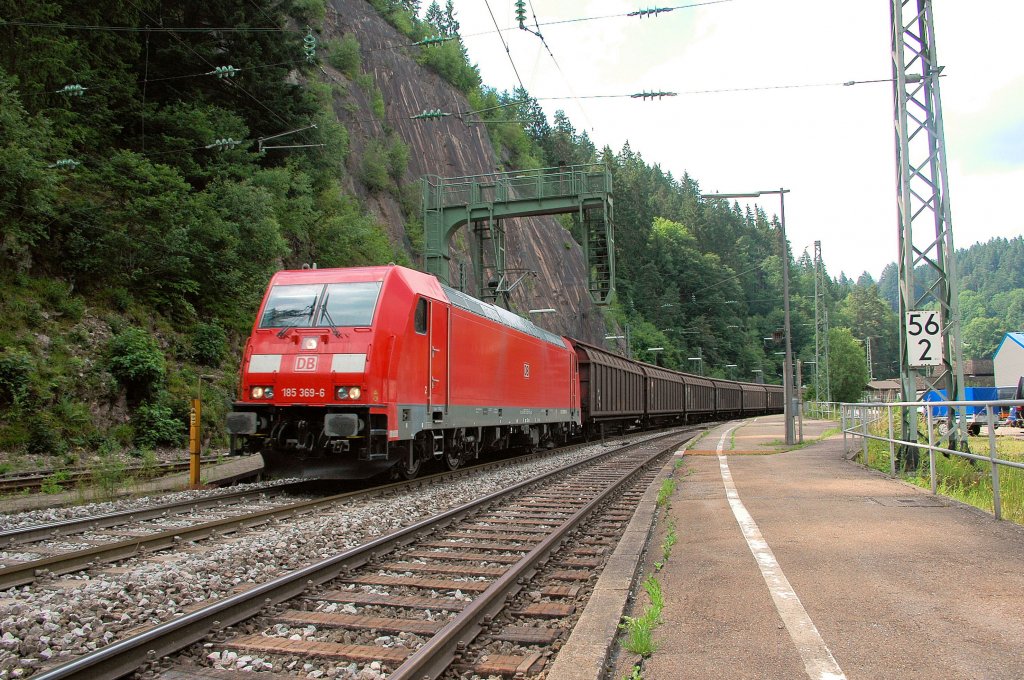 185 369 am 29.06.09 mit CS 49513 und leeren Red-Bull Dosen nicht nach Villach, sonern nach Bludenz (Danke an Andi) in Triberg