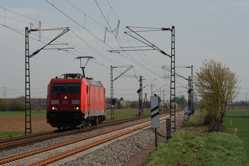 185 370-4 als Lz in Neuss-Allerheiligen am 09.04.2011