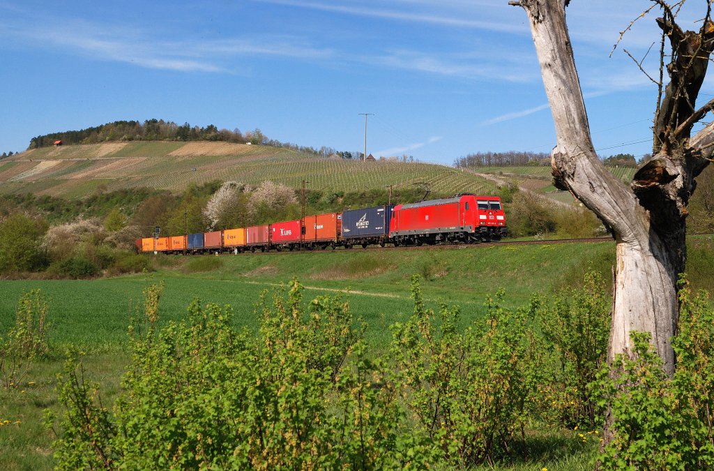 185 374 mit Containerzug bei Himmelstadt (22.04.2010)