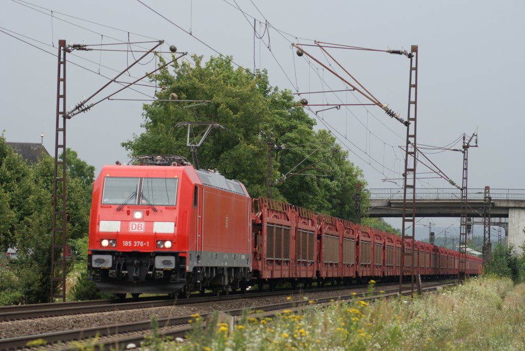 185 376-1 mit leerem Autozug in Thngersheim am 23.07.09