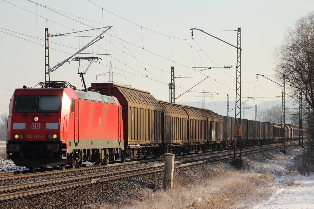185 379-5 DB Schenker Rail bei Trieb am 11.02.2013.