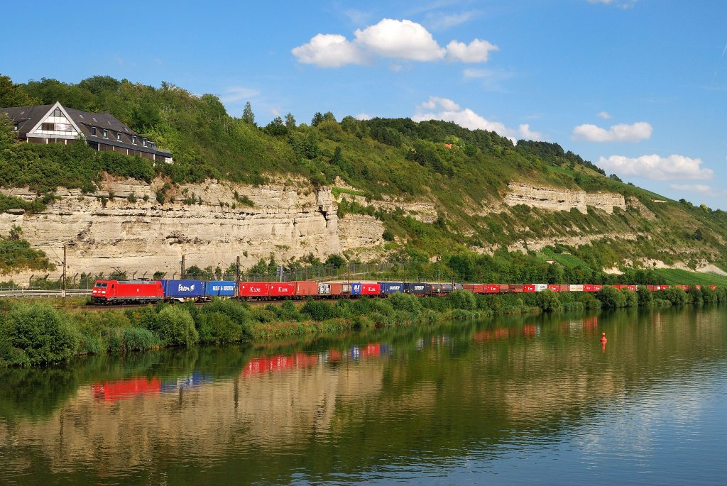 185 381 mit Containerzug in Retzbach (Zellingen) [04.08.2012]