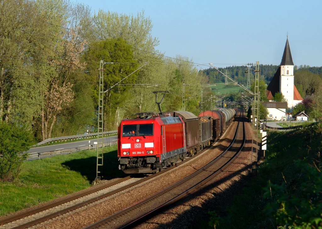 185 384 mit einem Gterzug am 22.04.2011 unterwegs bei Hausbach.