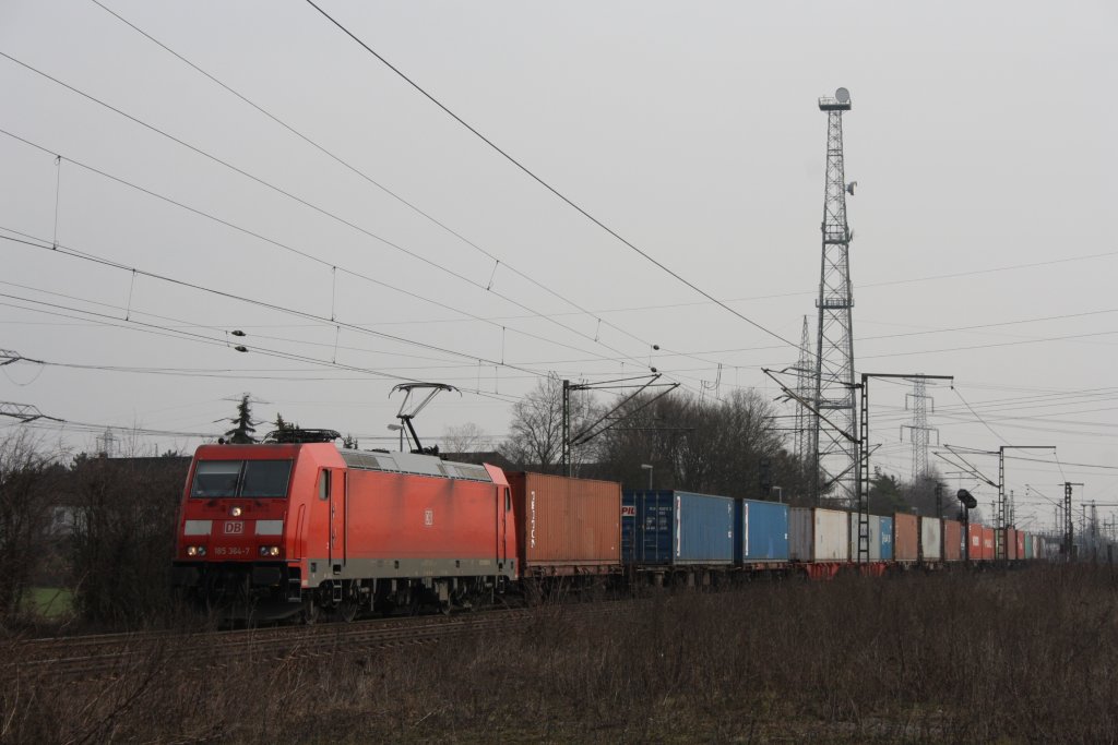 185 384 zog am 24.03.2010 einen Containerzug durch Ahlten
