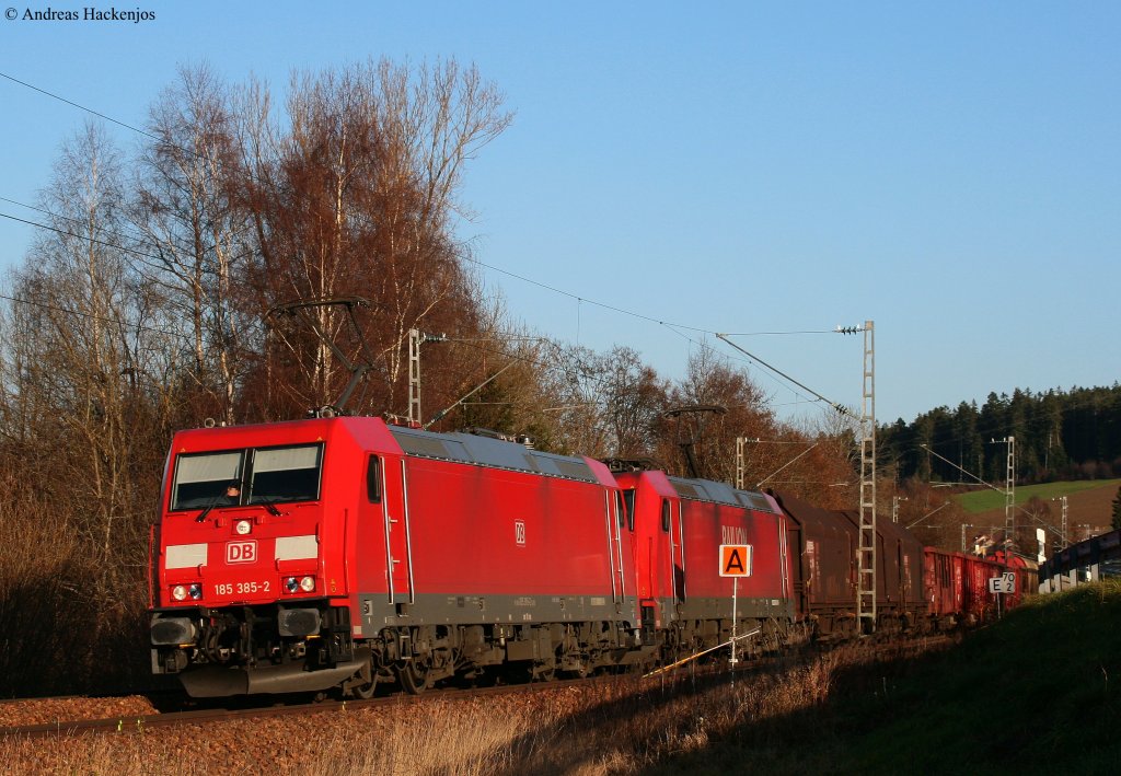 185 385-2 und 295-3 mit dem FZT 55834 (Villingen-Offenburg Gbf) am km 70,0 19.11.09. Gru� an unserem Fdl der gerne den Gleiswechselbetrieb testet ;-)