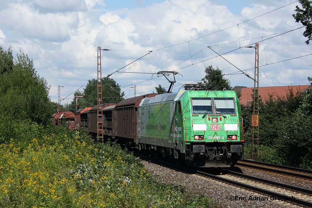 185 389 mit einem Gterzug am 5.9.2010 in Limmer.