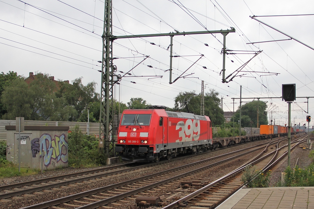 185 die 399. bitte: 185 399-3 mit Containerzug in Fahrtrichtung Lehrte. Aufgenommen am 28.07.2012 in Hannover Linden-Fischerhof.