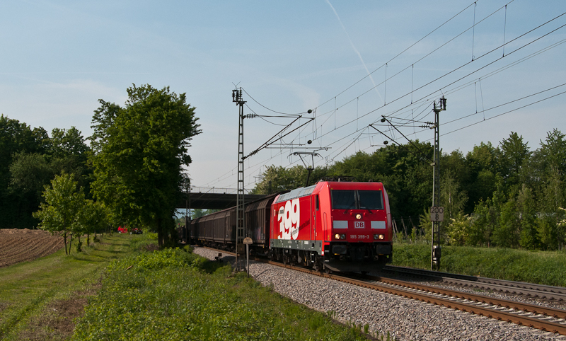 185 399 mit FE 44696 (Zrich - Kornwestheim) am 7. Mai 2011 in Denzlingen.